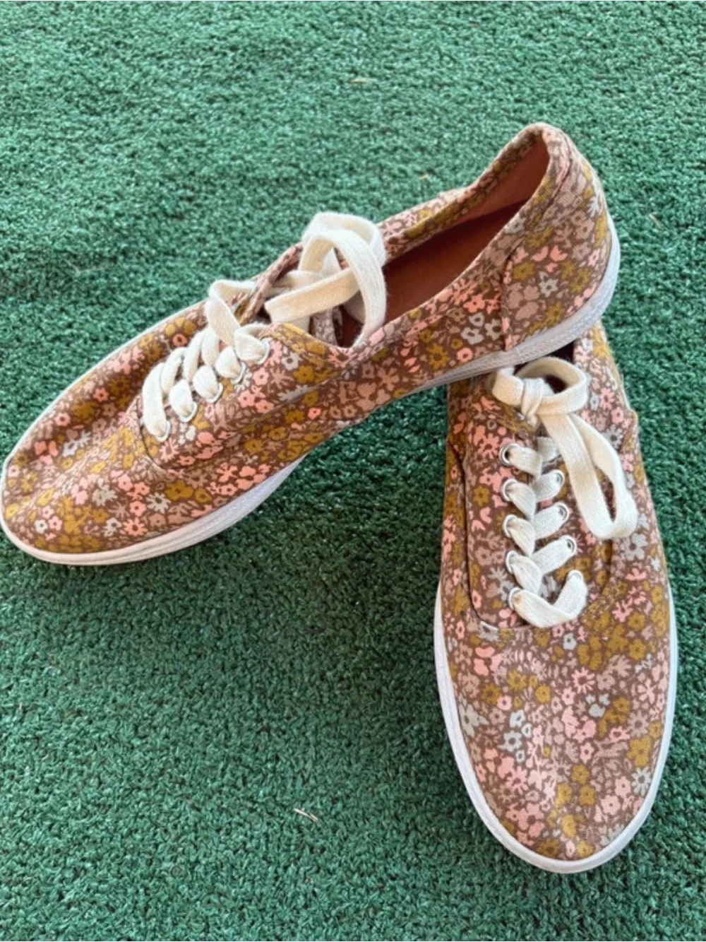 Free People Floral Lace-Up Sneakers (SZ 8) 780819🌼 ☮️